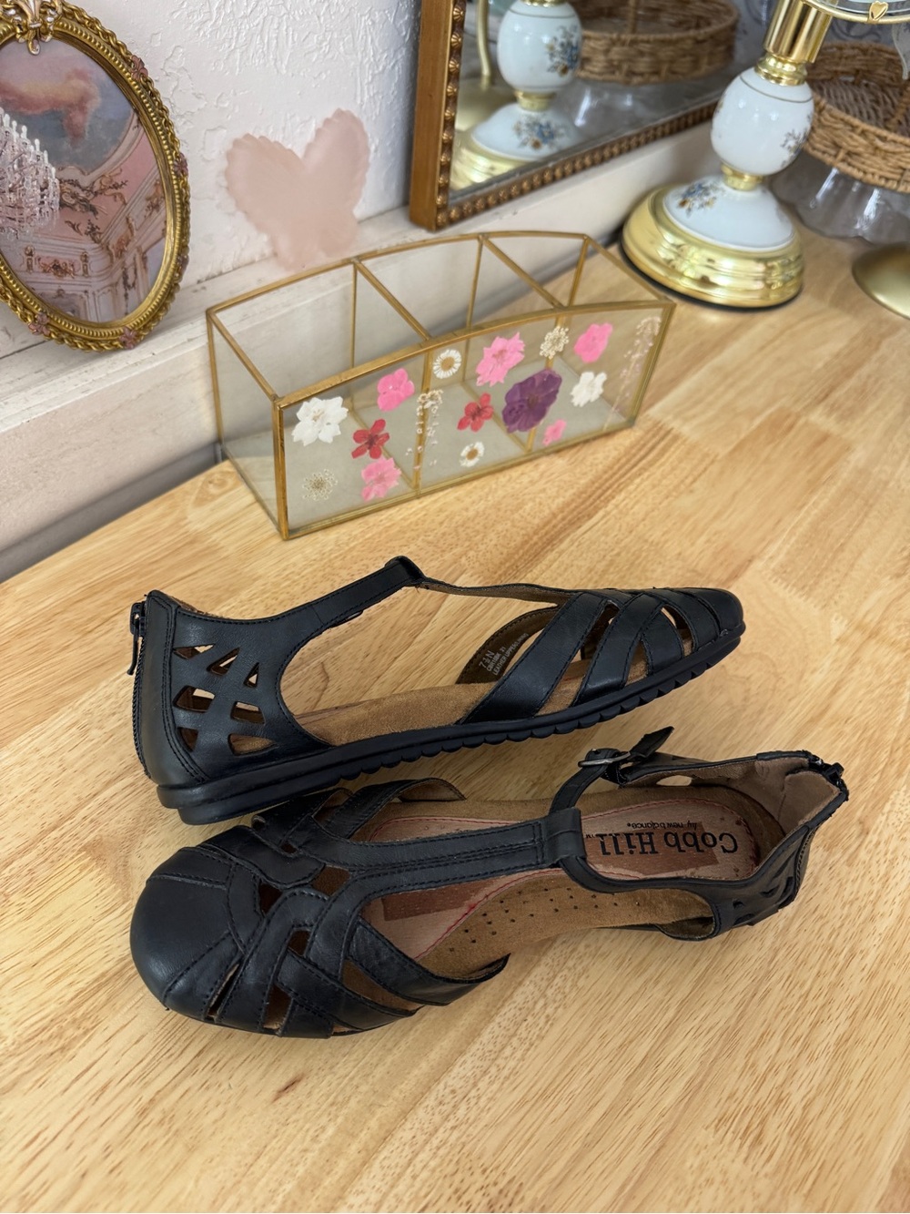 Whimsical Cobb Hill Black Leather T-Strap Fisherman Mary Jane Sandals Size 7.5
